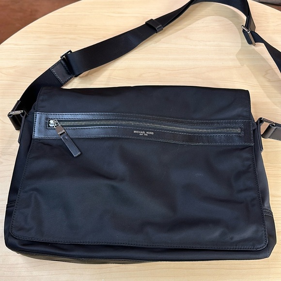 Michael Kors Other - 💥$3 - S0952 - MK MEN'S LAPTOP BAG